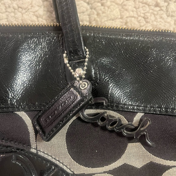 SOLD❤️ COACH Laura Signature Logo Zip Tote Bag Patent Leather w/ Charm Black - Picture 5 of 13